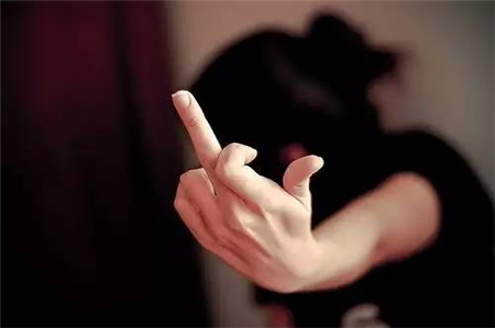 嘴巴最贱的星座 嘴巴最贱的星座