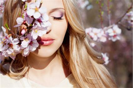 中年犯桃花劫的生肖 中年犯桃花劫的生肖